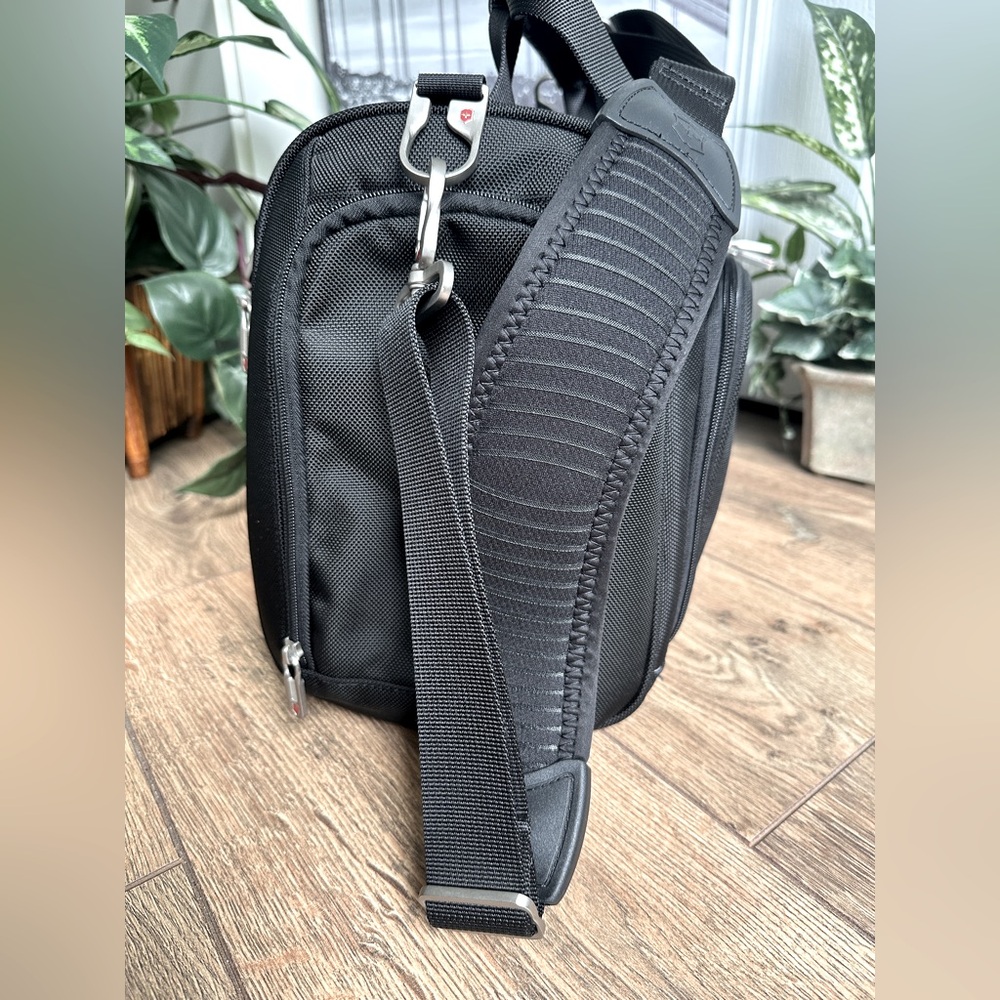 Victorinox Swiss Army Black Travel Duffle Bag - Unisex, Weekender Bag - Picture 6 of 16